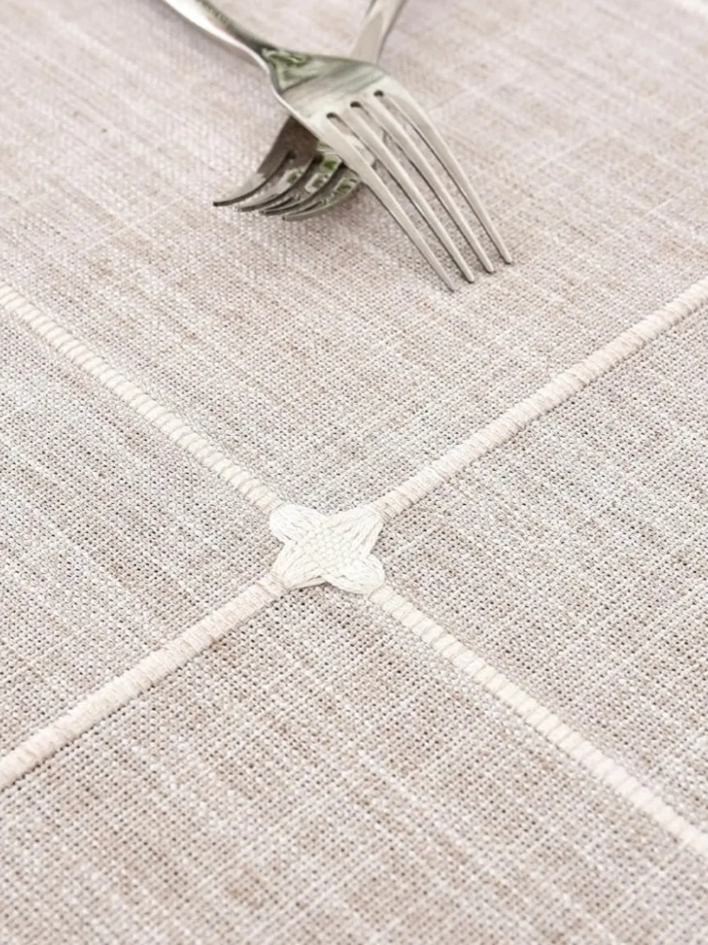 Linen-Style Beige Grid Tablecloth - Home Dining Oval 52 X 70